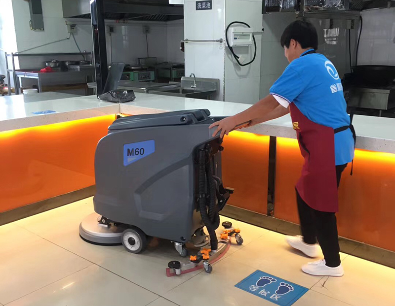 西安工商學(xué)院采購洗地機(jī)選擇了高樂美公司