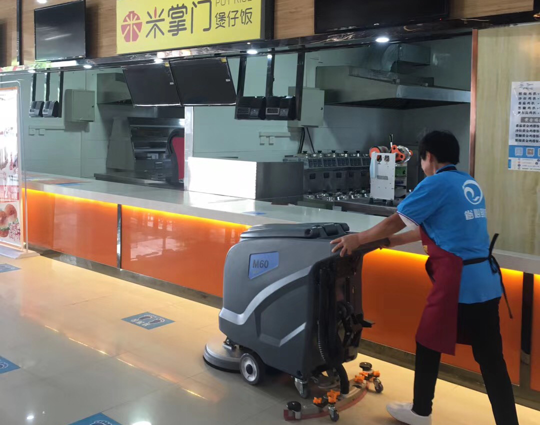 西安工商學(xué)院采購洗地機(jī)選擇了高樂美公司